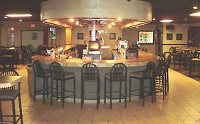 Trade Winds Central Inn