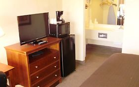 Trade Winds Central Inn